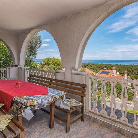 Lovely Apartment In Mali Losinj With Kitchen Luaran gambar