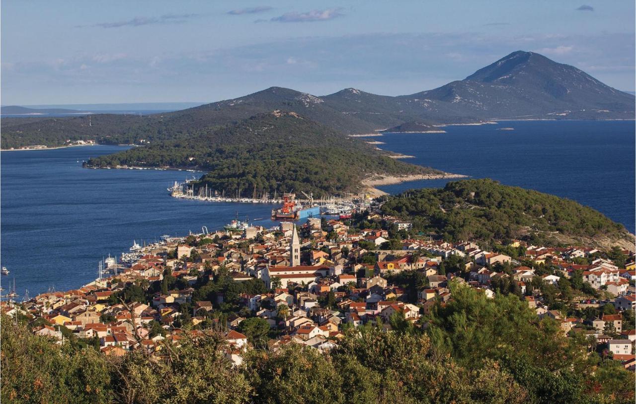 Lovely Apartment In Mali Losinj With Kitchen Luaran gambar