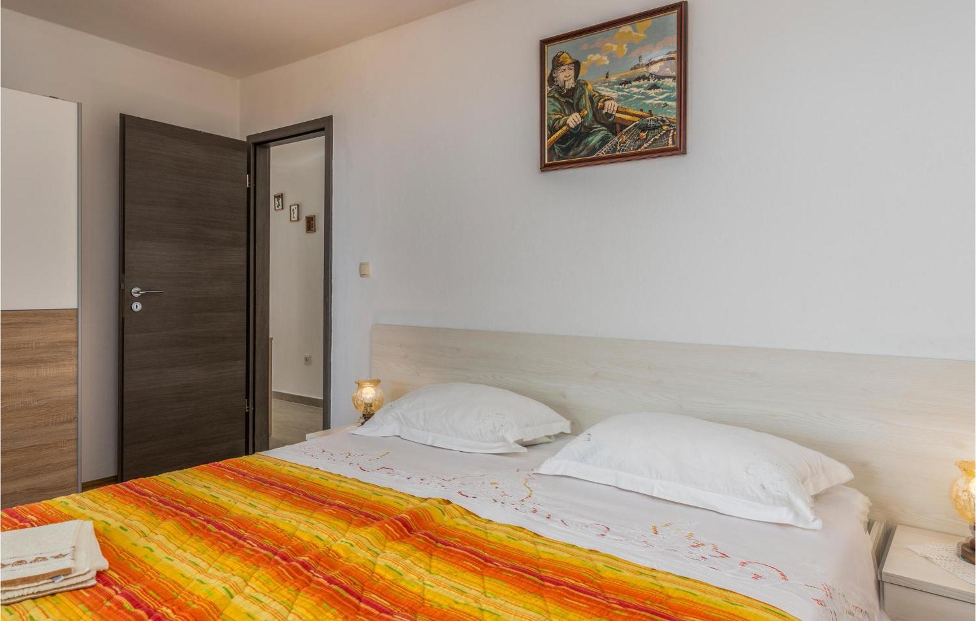 Lovely Apartment In Mali Losinj With Kitchen Luaran gambar