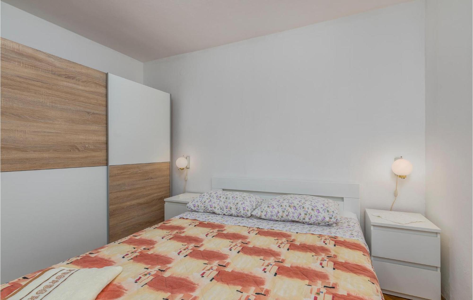 Lovely Apartment In Mali Losinj With Kitchen Luaran gambar