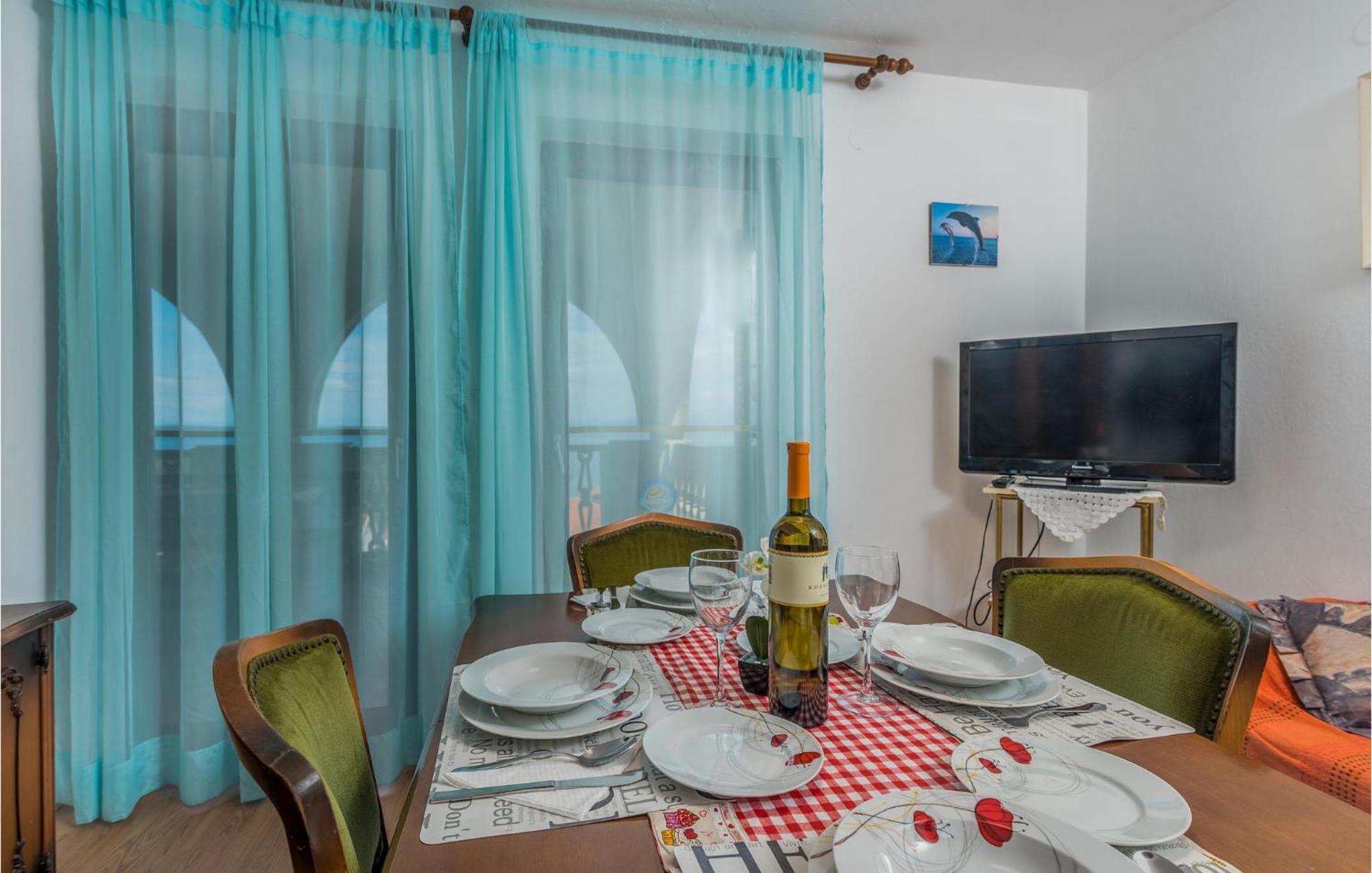 Lovely Apartment In Mali Losinj With Kitchen Luaran gambar