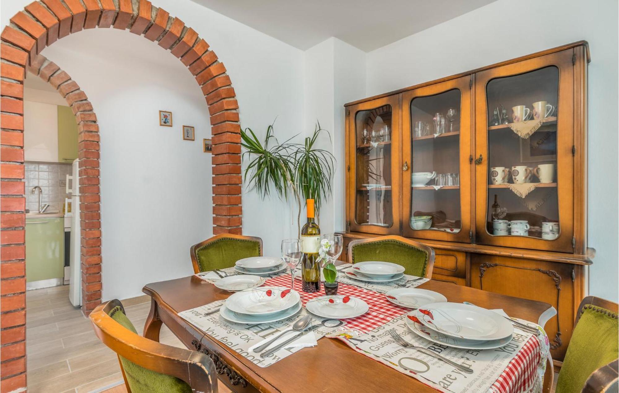 Lovely Apartment In Mali Losinj With Kitchen Luaran gambar