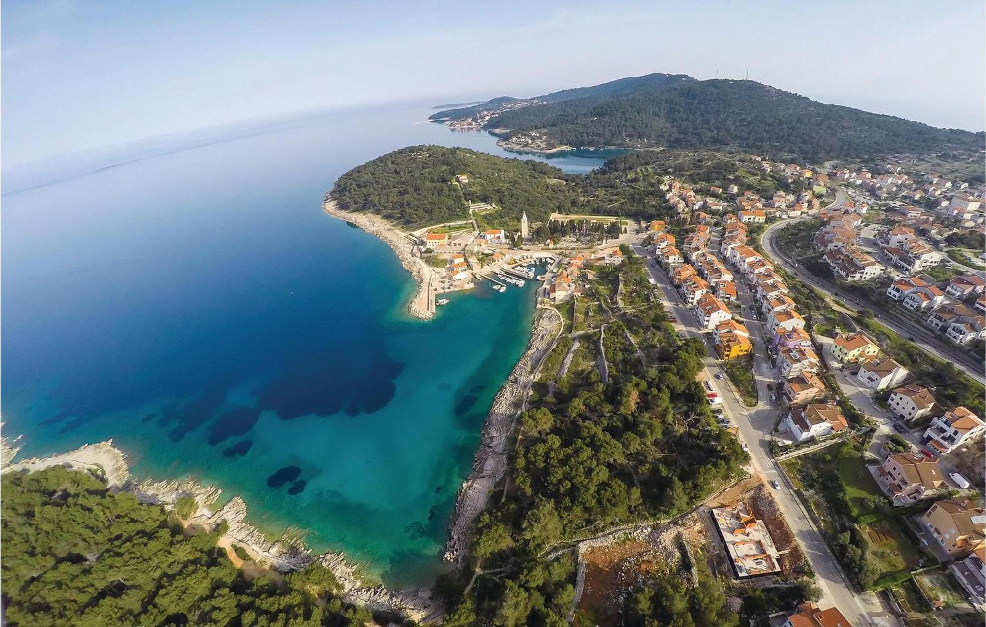 Lovely Apartment In Mali Losinj With Kitchen Luaran gambar