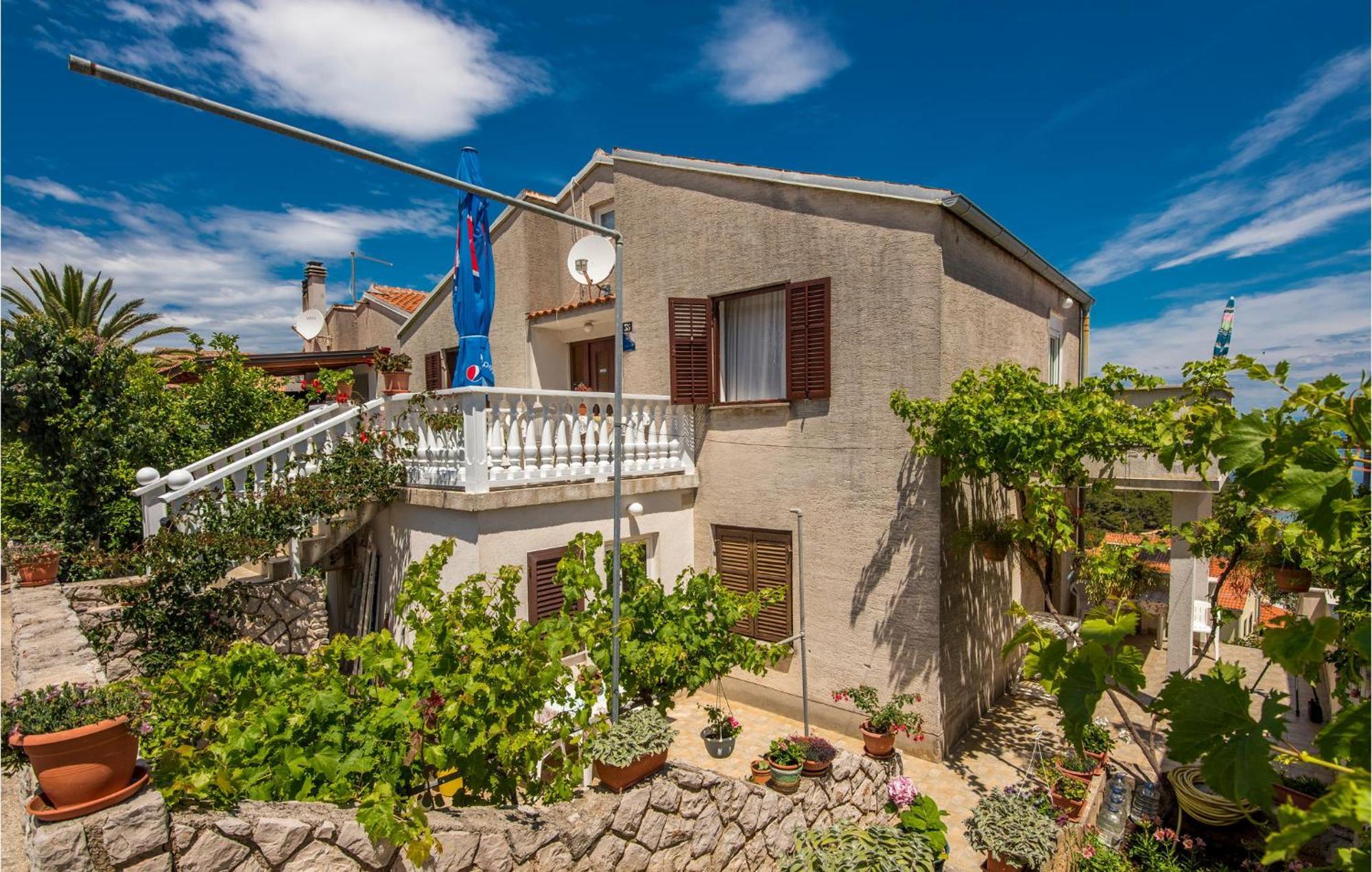 Lovely Apartment In Mali Losinj With Kitchen Luaran gambar