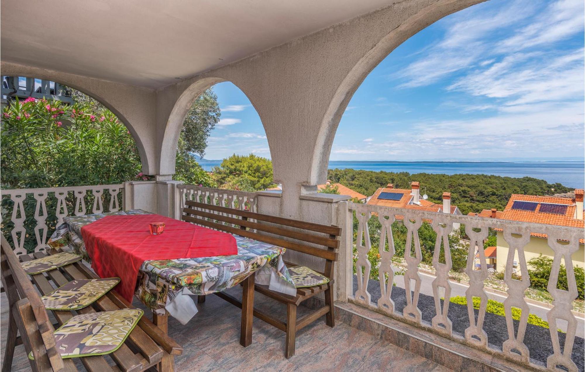 Lovely Apartment In Mali Losinj With Kitchen Luaran gambar