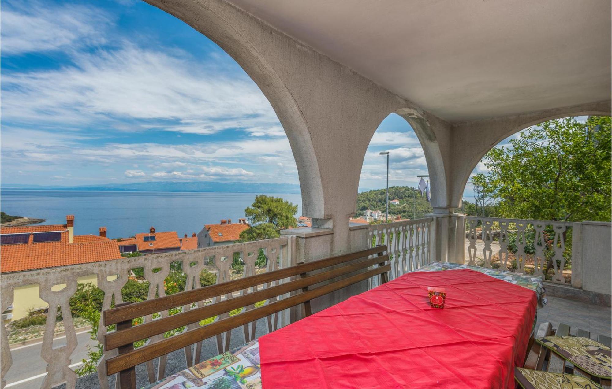 Lovely Apartment In Mali Losinj With Kitchen Luaran gambar