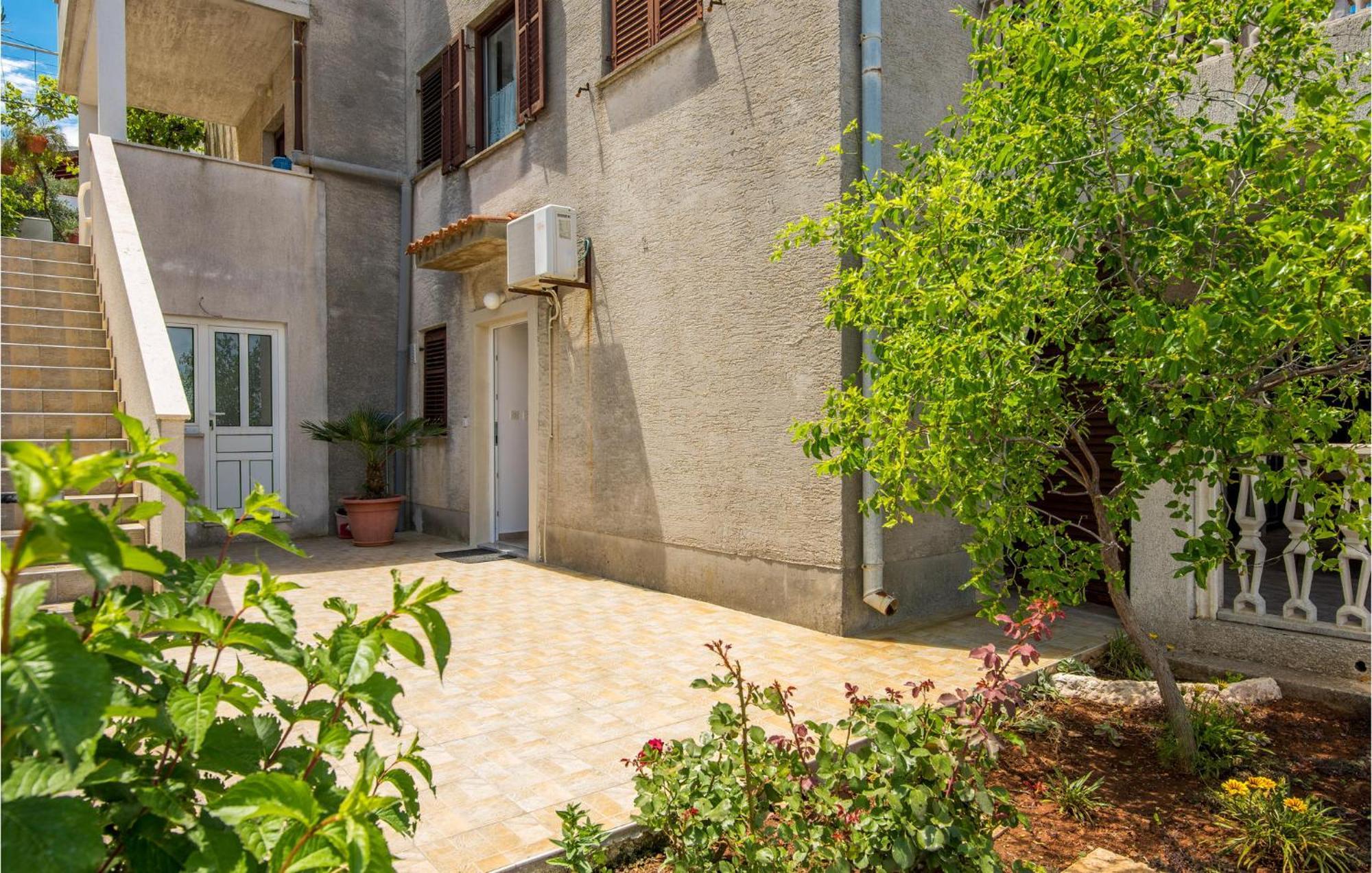 Lovely Apartment In Mali Losinj With Kitchen Luaran gambar